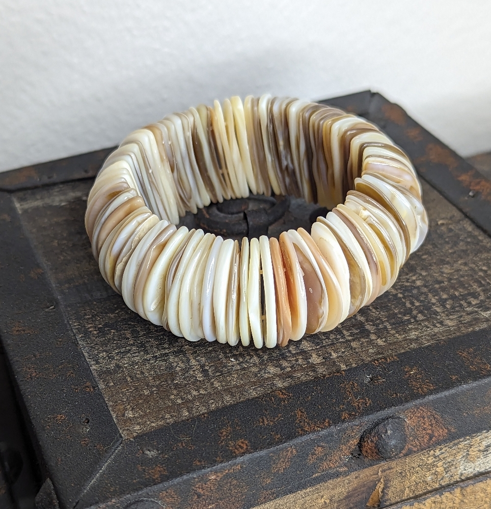 Anthropologie "Serefina" Shell Bracelet - Picture 2 of 6